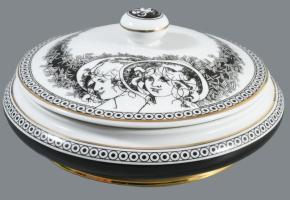 Hollóházi Jurcsák László által tervezett mintával díszített porcelán bonbonier, matricás, jelzett, h...