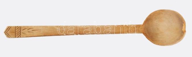 Faragott népi fa kanáltartó, kanalakkal, 36x24 cm