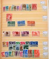 Túlnyomórészt pecsételt és modern magyar bélyegek, kevesebb régivel és portóval, 3 db A/4-es berakóban