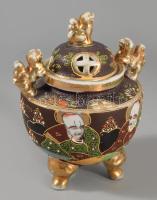 Japán füstölő. Kézzel festett, jelzett, teteje javított. 14x17 cm