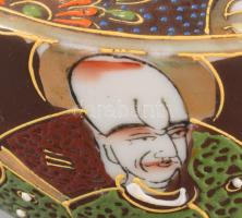 Japán füstölő. Kézzel festett, jelzett, teteje javított. 14x17 cm