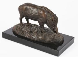 Barye jelzéssel: Vadkan. Bronzírozott műgyanta, m: 11,5 cm