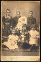 cca 1910 Hat testvér portréja, keményhátú fotó Schubert Augusztin váci műterméből, karcolásokkal, 16,5×10,5 cm