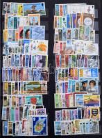 Nyugat-Európai országok kb 5.000 db bélyeg A4-es 16 lapos berakóban, erős Csatorna-szigetek, Nagy-Br...