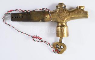 Kulcsos bronz hordócsap, h: 16 cm