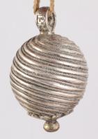 Ezüst (Ag) pitykegombok. Kétféle méret 35 mm, 25 mm, 345 g