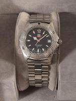 TagHeuer kvarc karóra, fém tokkal és szíjjal, működik, díszdobozában, hozzá egy katalógus, d: 38mm