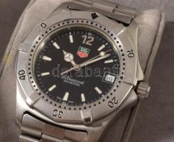 TagHeuer kvarc karóra, fém tokkal és szíjjal, működik, díszdobozában, hozzá egy katalógus, d: 38mm
