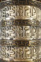 Tibeti imamalom, benne a mantrával. 21x23 cm Fa, fém, réz