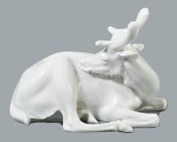 cca 1900 Meissen pihenő szarvas. Jelzett, kardos jelzés, hibátlan, 13x9 cm