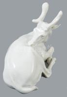 cca 1900 Meissen pihenő szarvas. Jelzett, kardos jelzés, hibátlan, 13x9 cm