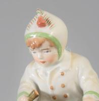 Zsolnay Rőzsegyűjtő gyermek. Terv.: Sinkó András. Jelzett, hibátlan, m: 15,5 cm