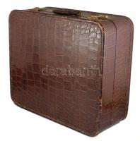 Presto krokodilbőr koffer, jelzett, kopásokkal, 47x54x21 cm