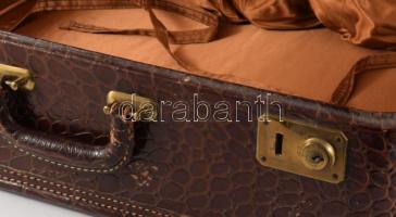 Presto krokodilbőr koffer, jelzett, kopásokkal, 47x54x21 cm