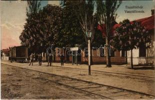 1927 Tiszaföldvár, vasútállomás. Király Lajos fényképész felvétele, György József kiadása (ázott sar...