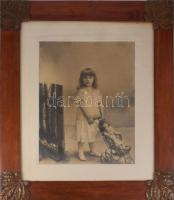 Nagy méretű dekoratív fa képkeret sarkain poncolt rész díszítéssel, szép állapotban. ca 1920. Külső méret 68x78 cm