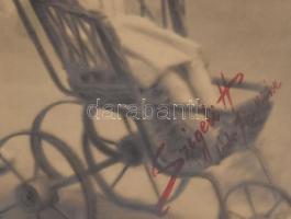 Nagy méretű dekoratív fa képkeret sarkain poncolt rész díszítéssel, szép állapotban. ca 1920. Külső ...