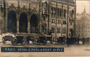 Budapest V. Orosz ágyúk a Parlament előtt, katonák. photo