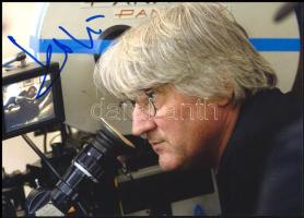 Koltai Lajos (1946-) a Nemzet Művésze címmel kitüntetett, Kossuth- és Balázs Béla-díjas magyar operatőr, rendező autográf aláírása fotóján 18x13 cm