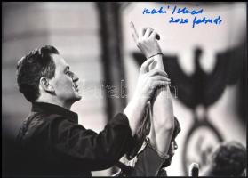 Szabó István (1938) Oscar díjas magyar rendező autográf aláírása fotóján 18x13 cm