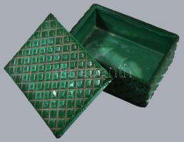 Malachit üveg dobozka, sarkán kis pattogzással 12x9 cm