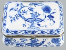 cca 1920 Helena Woflsohn hagymamintás ékszeres doboz, jelzett, hibátlan, 14x10x8 cm