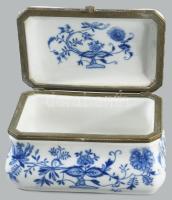 cca 1920 Helena Woflsohn hagymamintás ékszeres doboz, jelzett, hibátlan, 14x10x8 cm