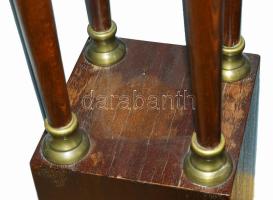 cca 1900/1910 Art nouveau posztamens pár. Négyzet alapú talpon 4 oszlopos tartórész, tetején üveg la...