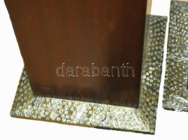 cca 1900/1910 Art nouveau posztamens pár. Négyzet alapú talpon 4 oszlopos tartórész, tetején üveg la...