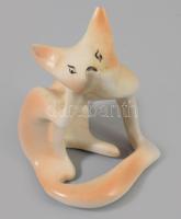 Hollóházi art deco róka. Jelzett, füle sérült, m: 8 cm