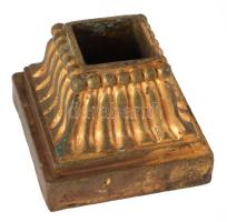 cca 1910 Szecessziós tűzaranyozott réz talpazat, 7x6 cm