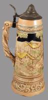 Nagyméretű zeneszerkezetes sörös korsó, vicces jelenettel, fém fedéllel, m: 31,5 cm