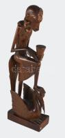 Nagyméretű faragott afrikai fa szobor, kis anyagrepedéssel, m: 44 cm
