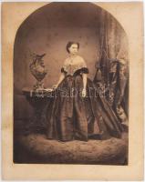 cca 1870 Nagyméretű, műtermi, vintage felvétel elegáns hölgyről, jelzés nélkül, foltos, 53x43 cm