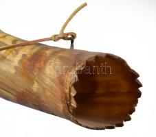 1910 Faragott tulok szarv kürt. Kiss Géza, 1910, faragott és vésett tulok szarv, állat-, ember- és c...