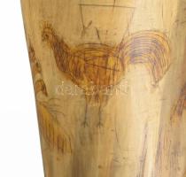 1910 Faragott tulok szarv kürt. Kiss Géza, 1910, faragott és vésett tulok szarv, állat-, ember- és c...