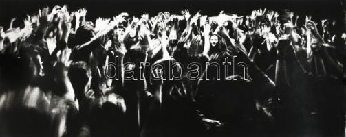 1977 Fuszeneker Ferenc budapesti fotóművész felvétele (Össztánc), 1 db nagyméretű, feliratozott és p...