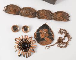 Kopcsányi Ottó (1933-2016) Díszdoboz, jelzett, 13,5x13,5 cm, benne feltehetően szintén általa tervez...