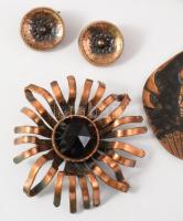 Kopcsányi Ottó (1933-2016) Díszdoboz, jelzett, 13,5x13,5 cm, benne feltehetően szintén általa tervez...