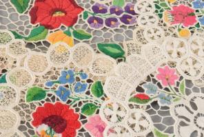 6 darab Kalocsai Richelieu hímzéses terítő, d: 40 cm alatt