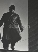 1977 Végh Elek budapesti fotóművész felvétele (Munkába menők), 1 db nagyméretű, feliratozott, vintag...