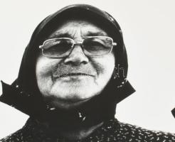 1977 Tóth Béla kaposvári fotóművész felvétele (Asszonyok), 1 db nagyméretű, feliratozott, vintage al...