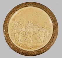 cca 1900 Schütz Cilli Játszó puttók nagyméretű falitál pár. Mázas fajansz, jelzett, 593 és 594 forma...