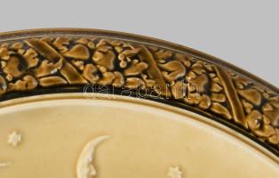 cca 1900 Schütz Cilli Játszó puttók nagyméretű falitál pár. Mázas fajansz, jelzett, 593 és 594 forma...