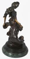 Vízöntő égövi jegy allegóriája. Olasz bronz szobor, márvány talpazaton, jelzett 34 cm