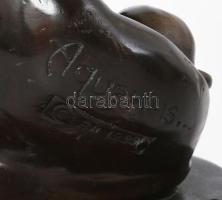 Vízöntő égövi jegy allegóriája. Olasz bronz szobor, márvány talpazaton, jelzett 34 cm