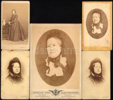 cca 1870-1874 bellusi Baross Berta (báró Bakonyi Sándorné) (1816-1874) portréi, 5 db keményhátú fotó (vizitkártya, kabinetfotó), különféle műtermekből (Schreckner Ignác, Pest/Bp.; Kozics Ede, Pozsony; S. Kraus, Biala), vegyes állapotban, 10,5x6 cm és 16x11 cm méretben + A4-es lapon kézzel írt családfa