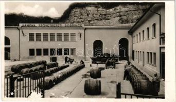 Budapest XXII. Budafok, Hangya borpincészete, teherautó, boroshordók (felületi sérülés / surface damage)