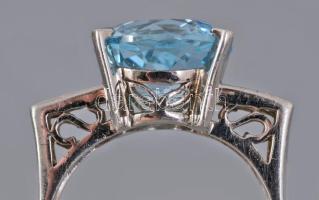 Ezüst (Ag) gyűrű kék topázzal, m:55, jelzett, bruttó 4,8g