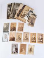 cca 1870-1945 A szentmiklósi és óvári Pongrácz családhoz fűződő fotóhagyaték, közte Pongrácz Béla (1860-1936) postafőtanácsos fotóival, összesen 34 db, részben feliratozva, vegyes méretben és állapotban + A3-as lapon nyomtatott családfa